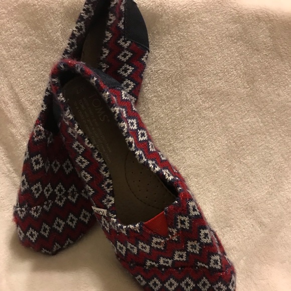 Toms Women’s Wool Classic Knit Geo Diamond Patterned Multi-Colored Slip-On Shoes - Picture 3 of 5